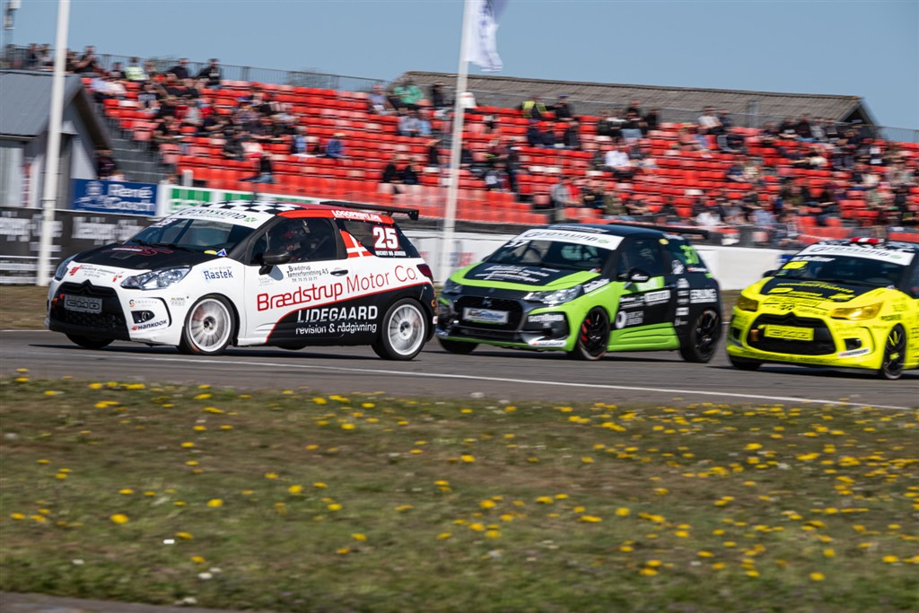 Mickey Jensen, her i #25, åbnede heat 2 fra pole, men fik hurtigt selskab